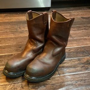 Size 13 steel toe work boots.   Normal wear    Great sturdy boots!!